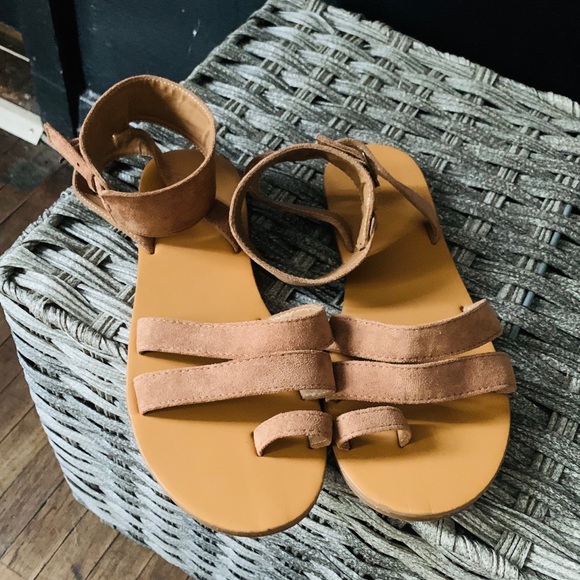 Sandals - Picture 1 of 3